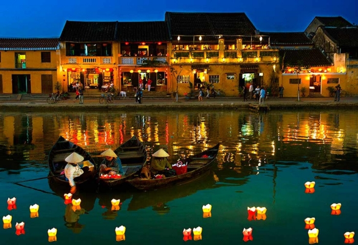 La città antica di Hoian nella notte